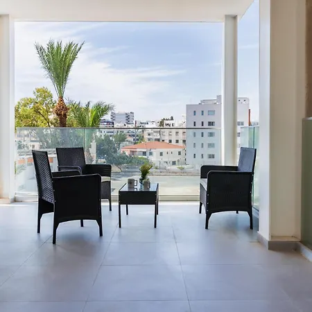 Ermou 40 - Sunny Apartment Larnaka